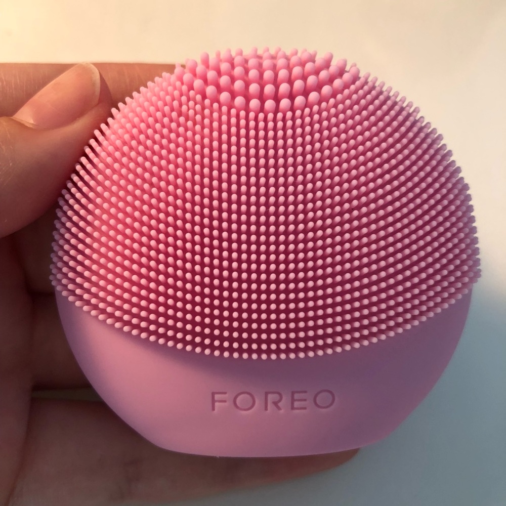 Luna Play cleansing device